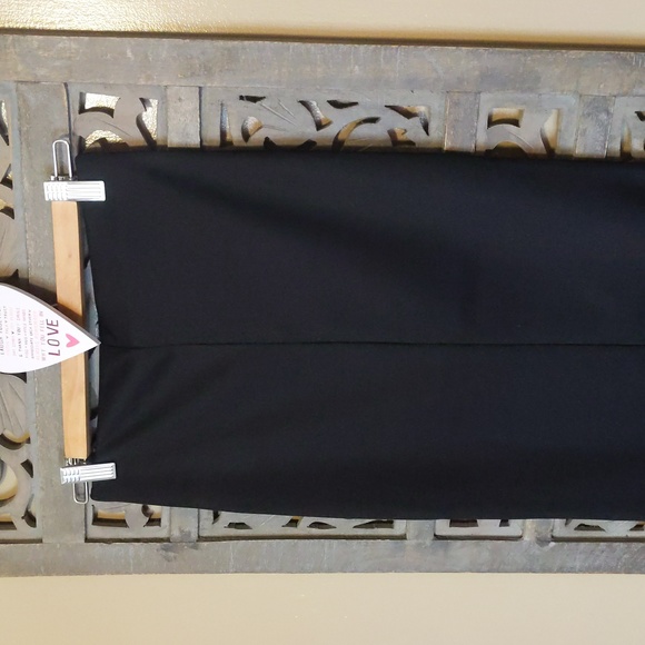 3 for $23🎉🎉🎉Sleek Ribbed Pencil Skirt - Picture 4 of 4